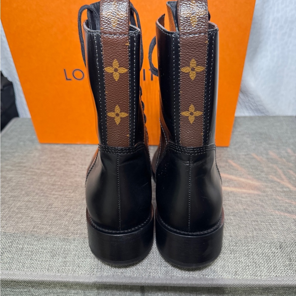 Louis Vuitton Black Leather Sole - Picture 3 of 6